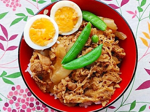 ゆで卵とスナップエンドウの牛丼